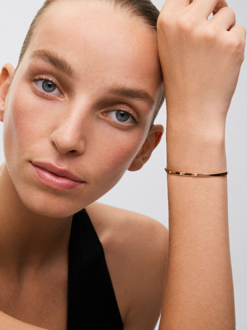 Rigid 18K yellow gold bracelet with 3 brilliant-cut diamonds with a total of 0.07 cts image number 1