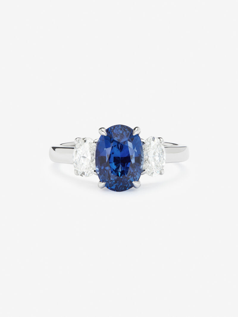 18K white gold triple ring with oval-cut royal blue sapphire of 3.37 cts and 2 oval-cut diamonds with a total of 0.8 cts image number 2