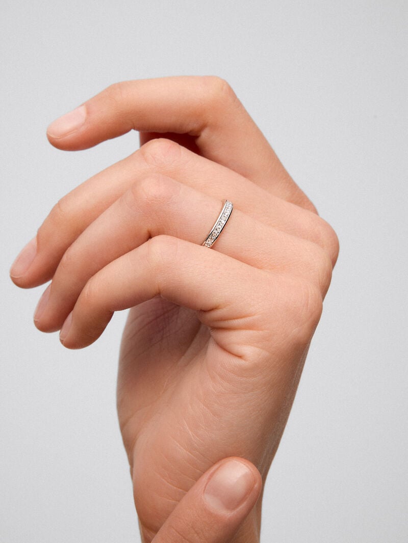 Half ring in 18K white gold with 20 princess-cut diamonds with a total of 0.62 cts image number 3