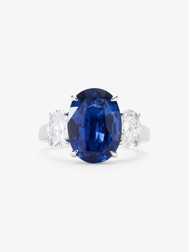 18K white gold triple ring with oval-cut blue sapphire of 6.02 cts and 2 oval-cut diamonds with a total of 1.4 cts image number 1