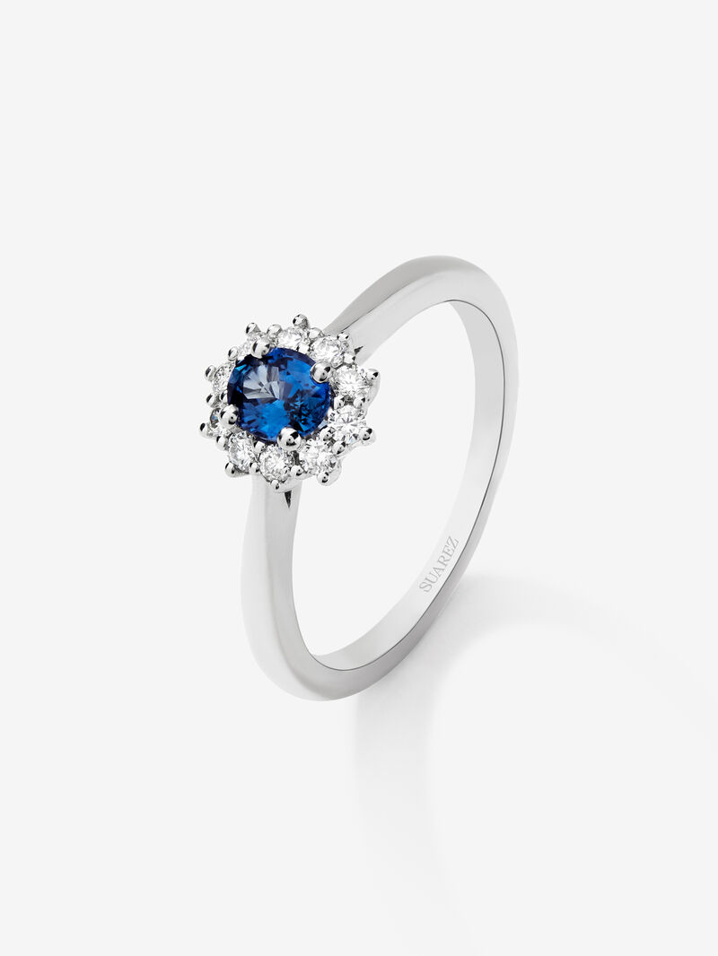 18K white gold ring with oval-cut blue sapphire of 0.38 cts and brilliant-cut diamonds with a total of 0.12 cts image number 0