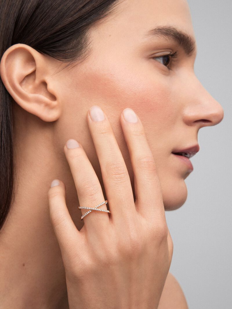 18K yellow gold cross ring with 33 brilliant-cut diamonds with a total of 0.2 cts image number 3
