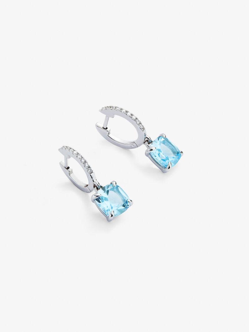 18K white gold hoop earrings with 2 cushion-cut sky blue topazes with a total of 4.05 cts and 18 brilliant-cut diamonds with a total of 0.14 cts image number 3