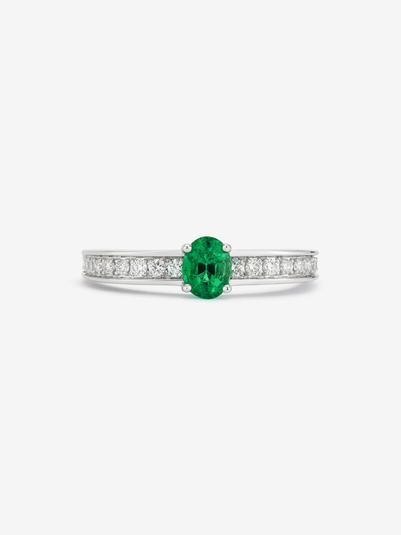18K white gold ring with oval-cut emerald of 0.39 cts and 22 brilliant-cut diamonds with a total of 0.16 cts image number 1