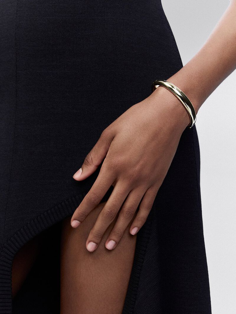 18K Yellow Gold Plain Rigid Bracelet with Diamond image number 5