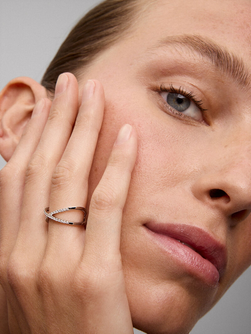 18K white gold cross ring with 33 brilliant-cut diamonds with a total of 0.2 cts image number 3