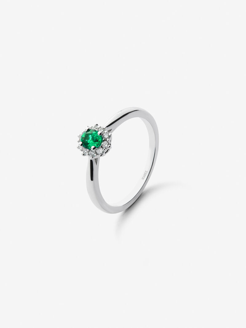 18K white gold ring with oval-cut green emerald of 0.25 cts and brilliant-cut diamonds with a total of 0.11 cts image number 0