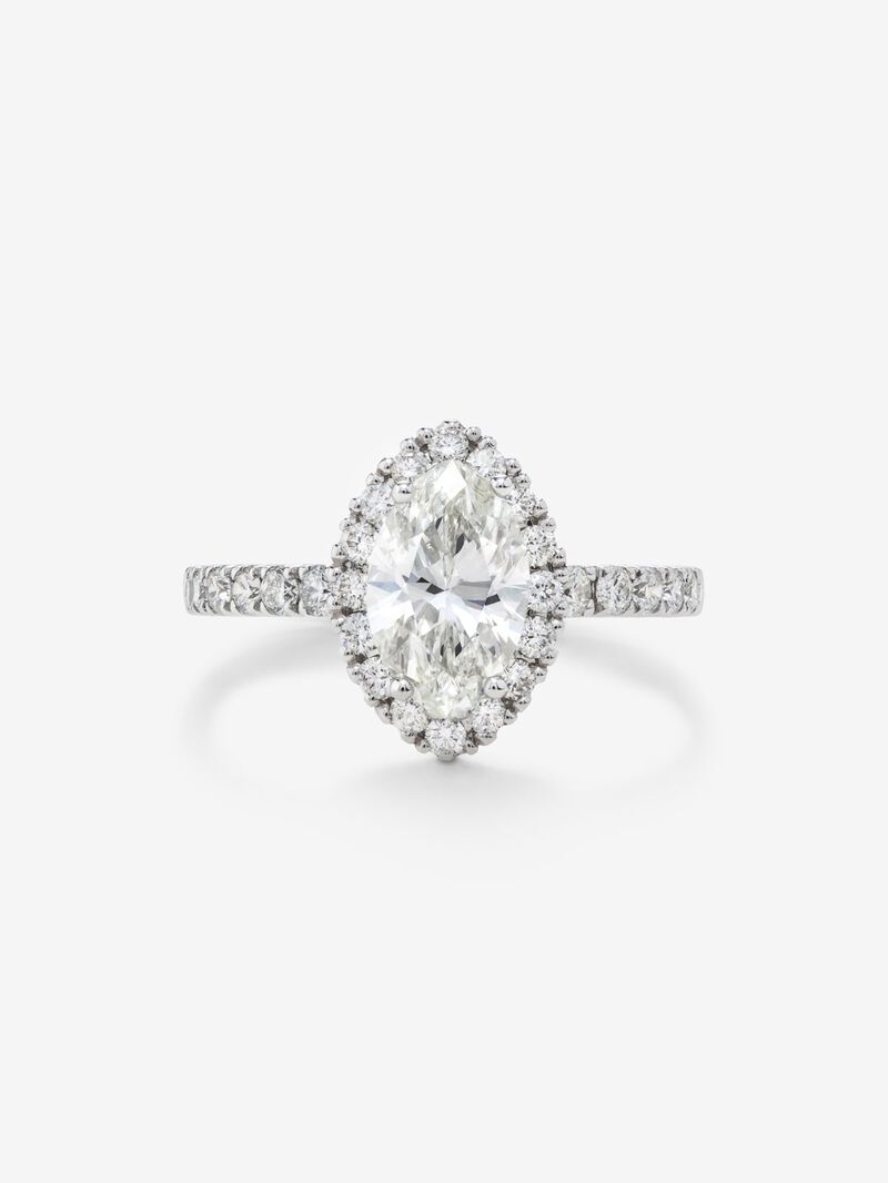 18K white gold ring with marquise cut diamond of 1.52 cts and border and arm of 28 brilliant cut diamonds with a total of 0.53 cts image number 1
