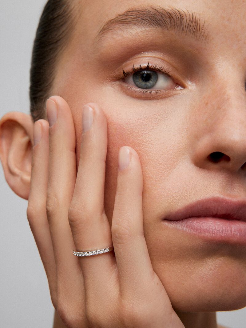 Half ring in 18K white gold with 15 brilliant-cut diamonds with a total of 0.25 cts image number 1