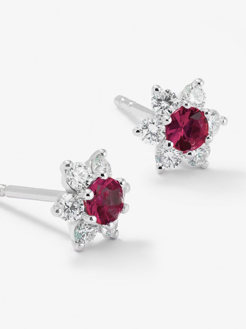 18K white gold earrings with 2 brilliant-cut blue sapphires with a total of 0.27 cts and 12 brilliant-cut diamonds with a total of 0.32 cts image number 2