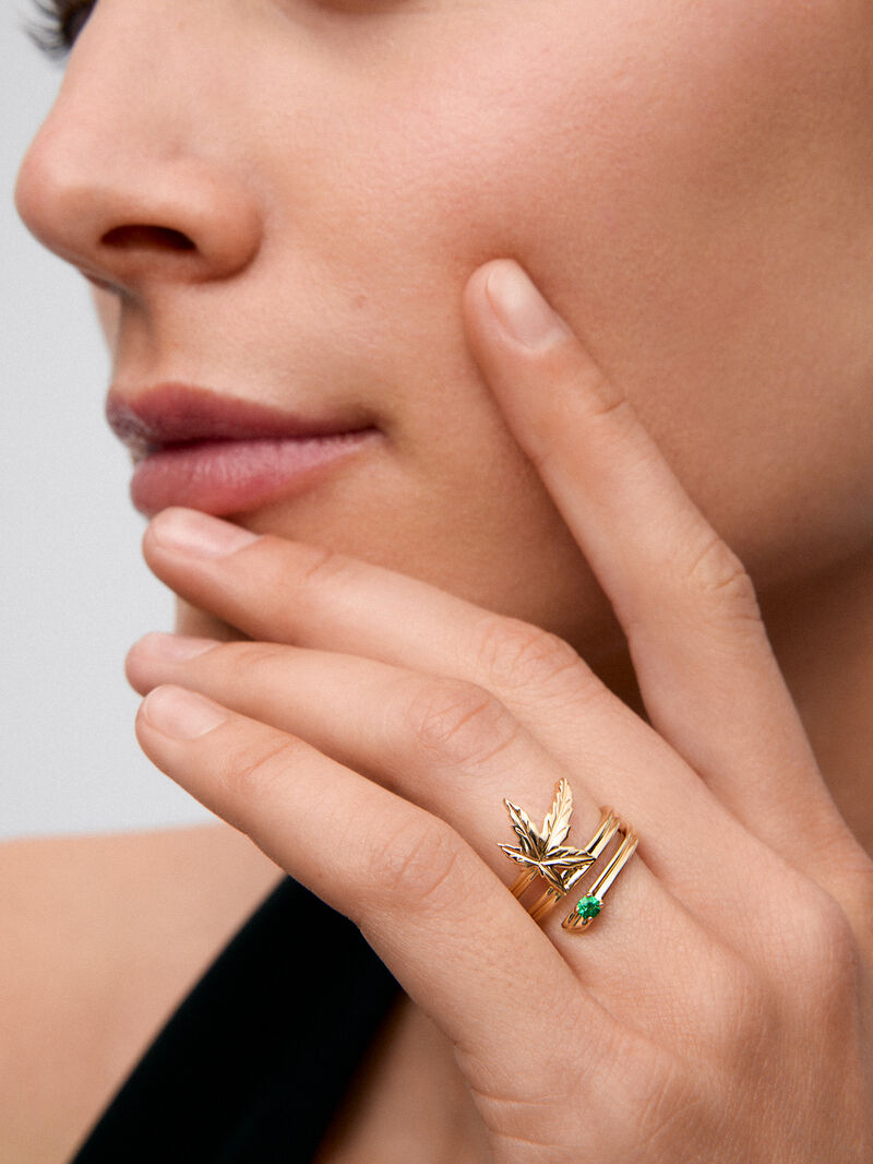 18K yellow gold ring with a 0.06 ct brilliant-cut emerald, in a maple leaf design image number 1
