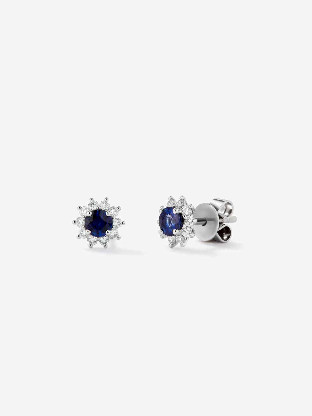 18kt white gold earrings with sapphires