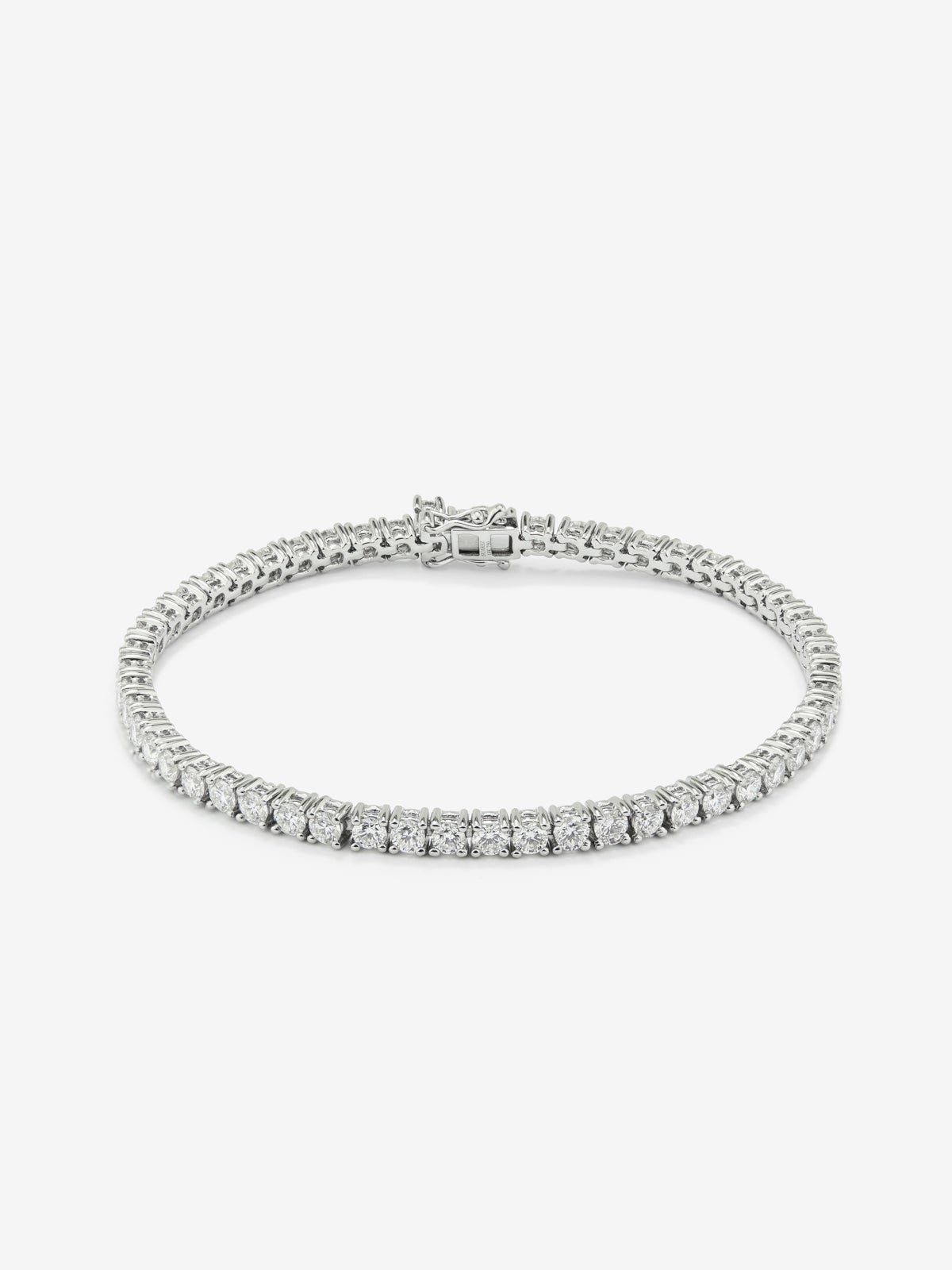 18K white gold rivière bracelet with 62 brilliant-cut diamonds with a total of 3.63 cts