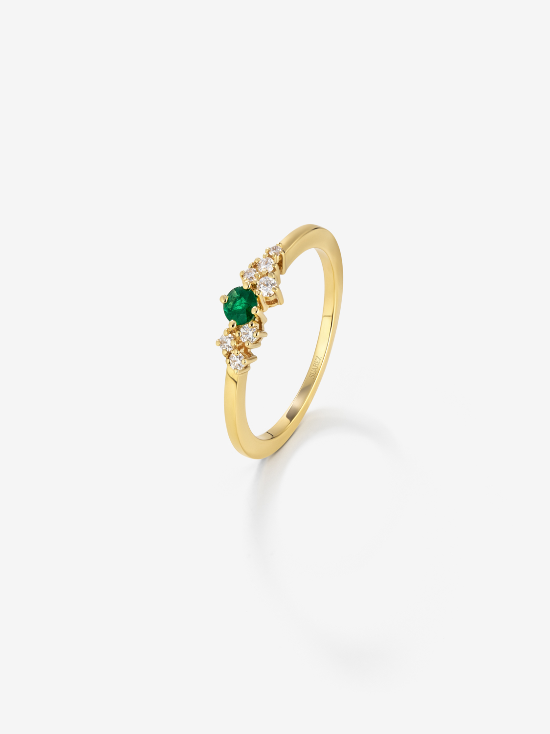 18K yellow gold ring with emerald and diamonds