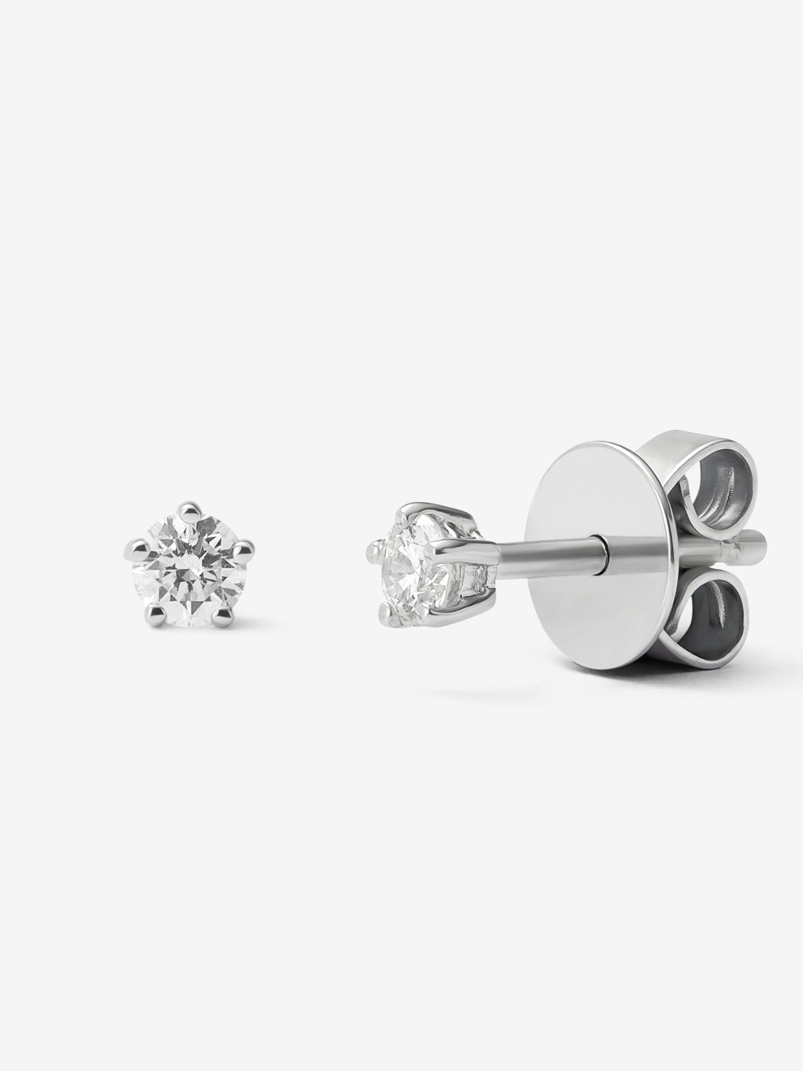 18K white gold earrings with 2 brilliant-cut diamonds with a total of 0.2 cts