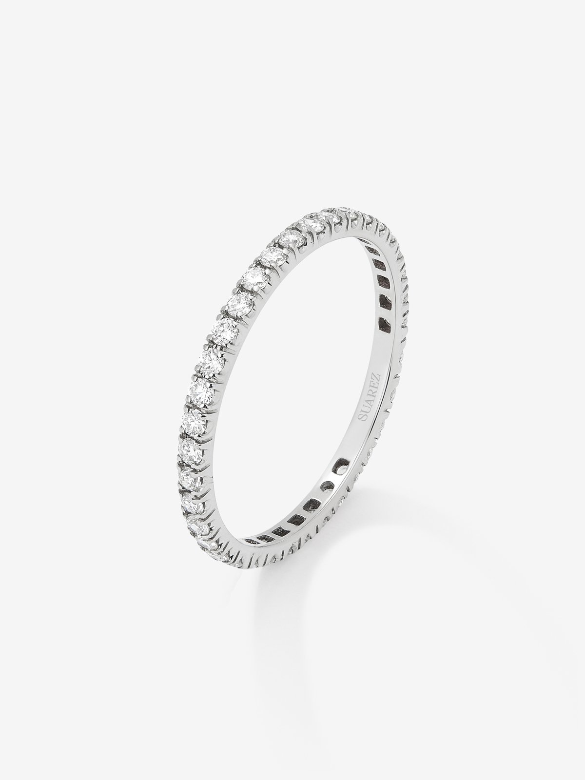 Entire 18K white gold ring with 40 brilliant-cut diamonds with a total of 0.38 cts