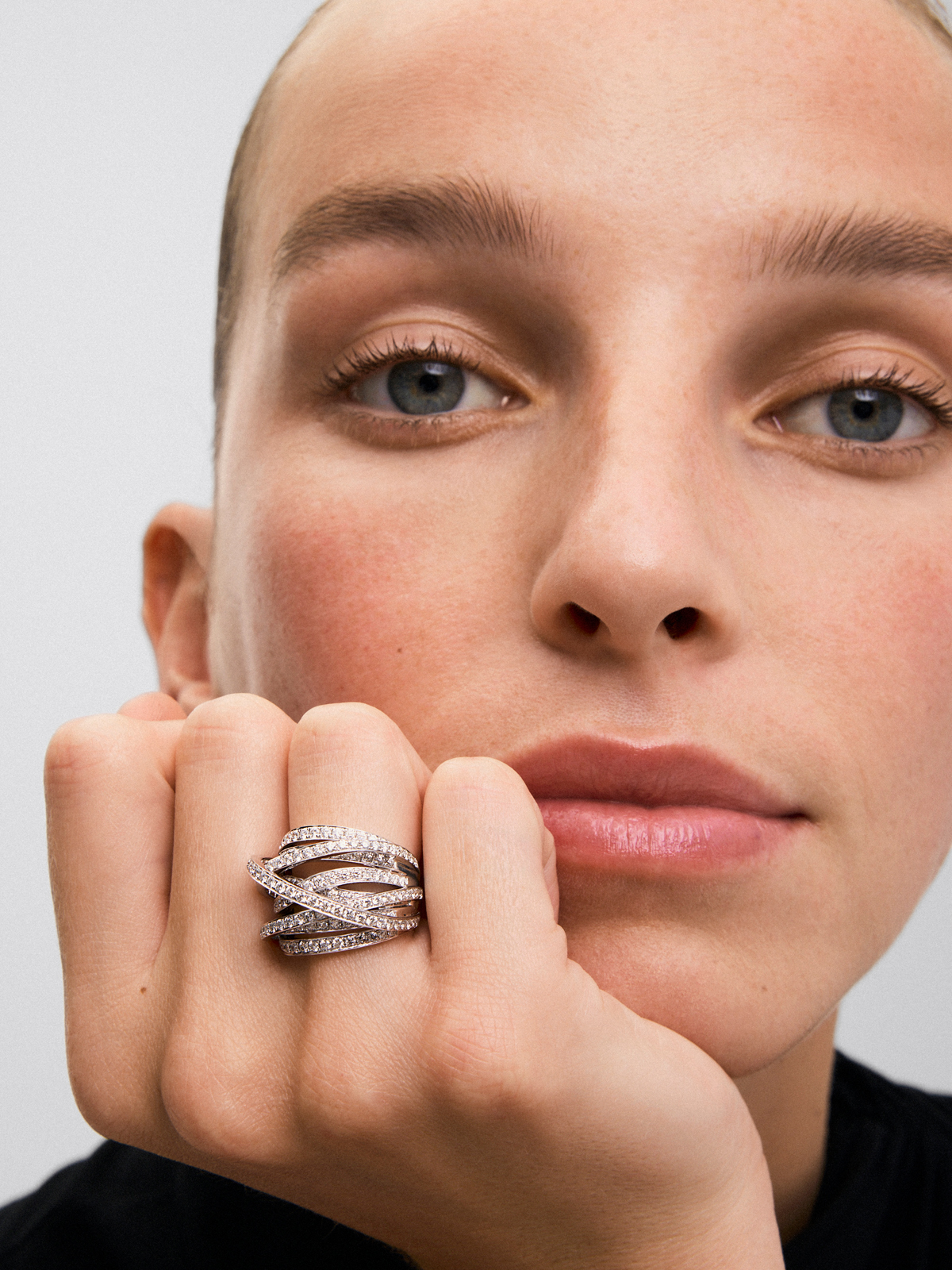 18K White Gold Multibrazo Ring with 2.67 cts white diamonds