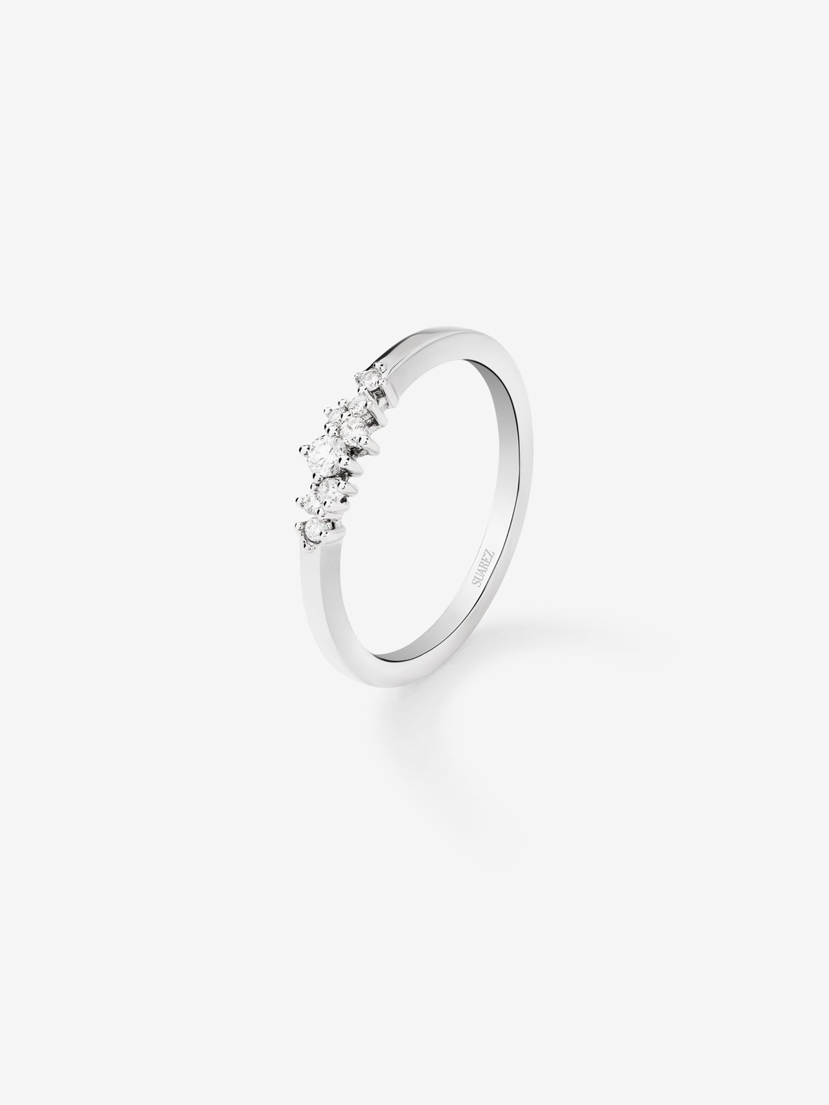 18K white gold ring with 8 brilliant-cut diamonds with a total of 0.1 cts
