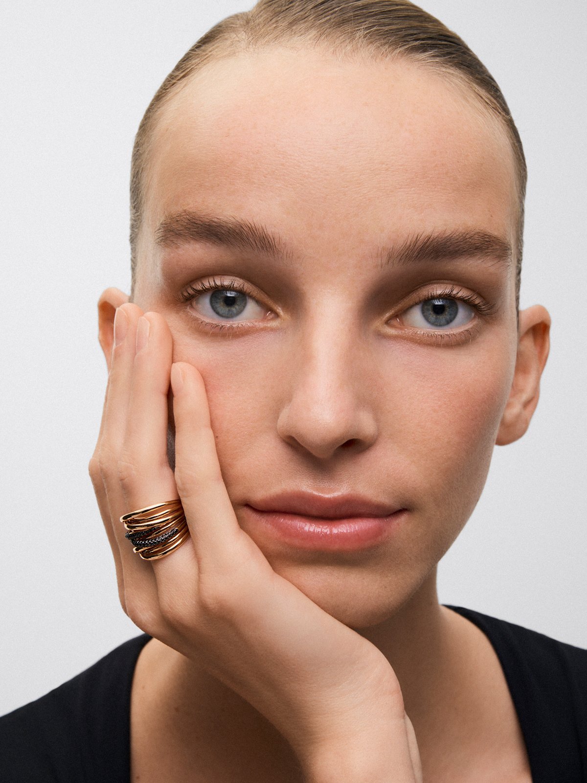 18K rose gold multi-arm ring with 104 brilliant-cut black spinels with a total of 0.706 cts