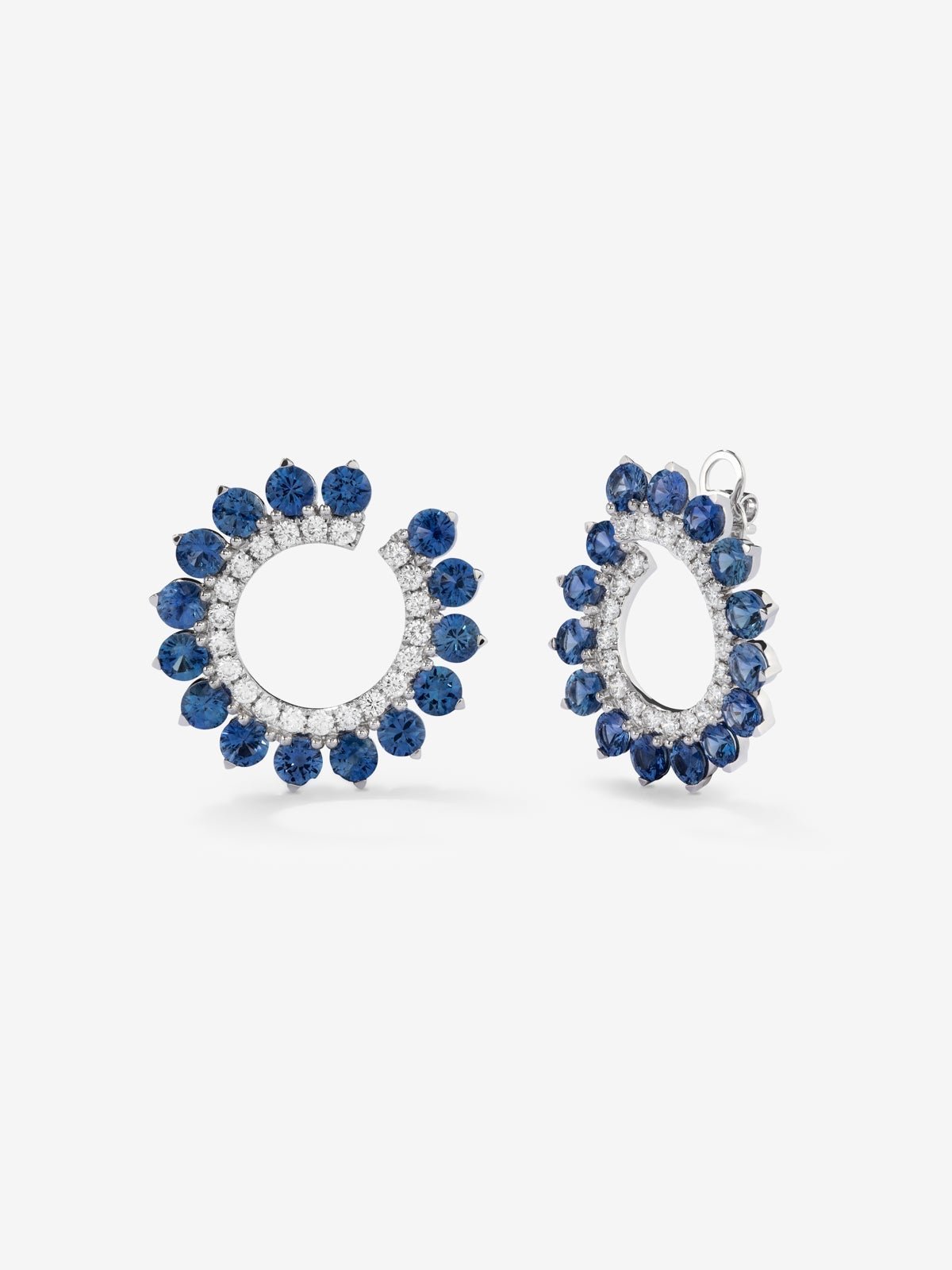 18K white gold hoop earrings with 30 brilliant-cut blue sapphires with a total of 5.85 cts and 42 brilliant-cut diamonds with a total of 1 cts