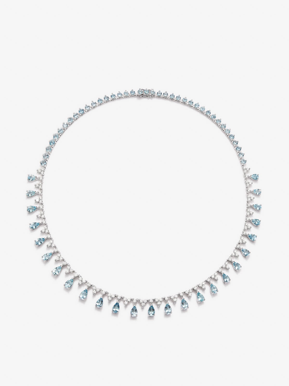 Collar rivière de oro blanco de 18K con aguamarinas azules en talla pera y brillante de 14,19 cts y diamantes blancos en talla brillante de 3,82 cts