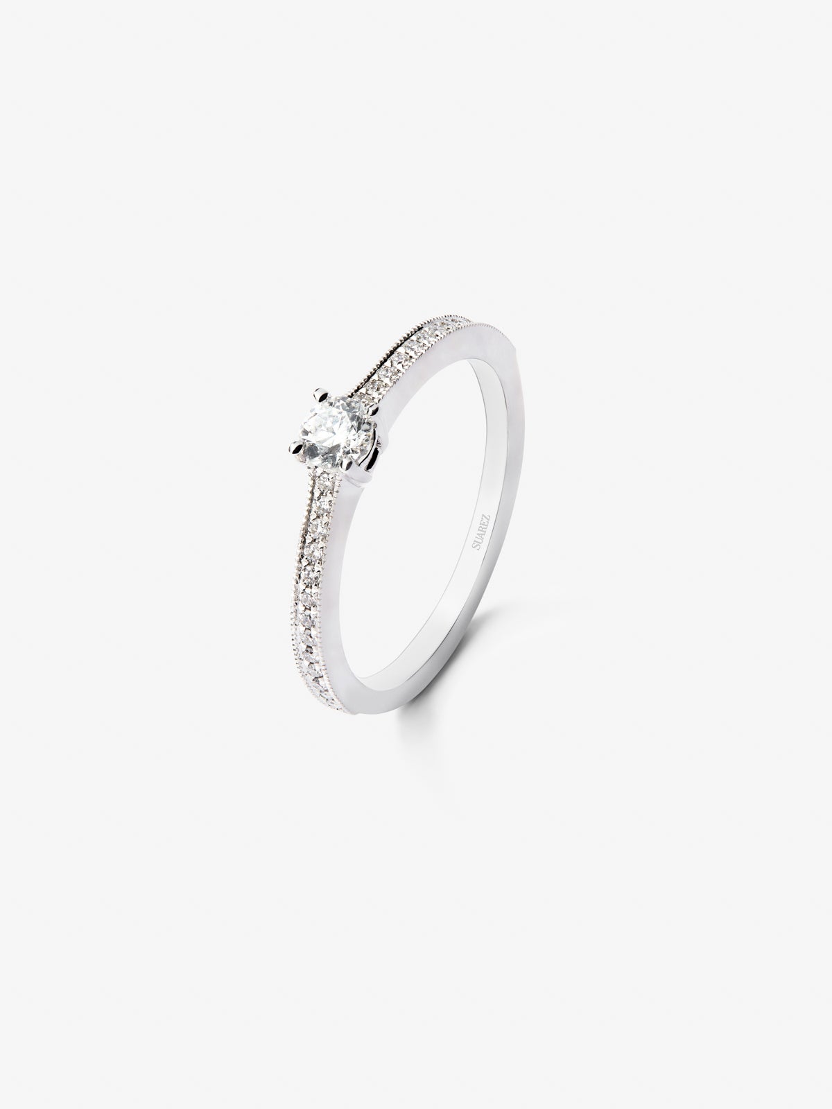 18K white gold solitaire ring with a central brilliant-cut diamond of 0.23 cts and an arm of 29 brilliant-cut diamonds with a total of 0.12 cts