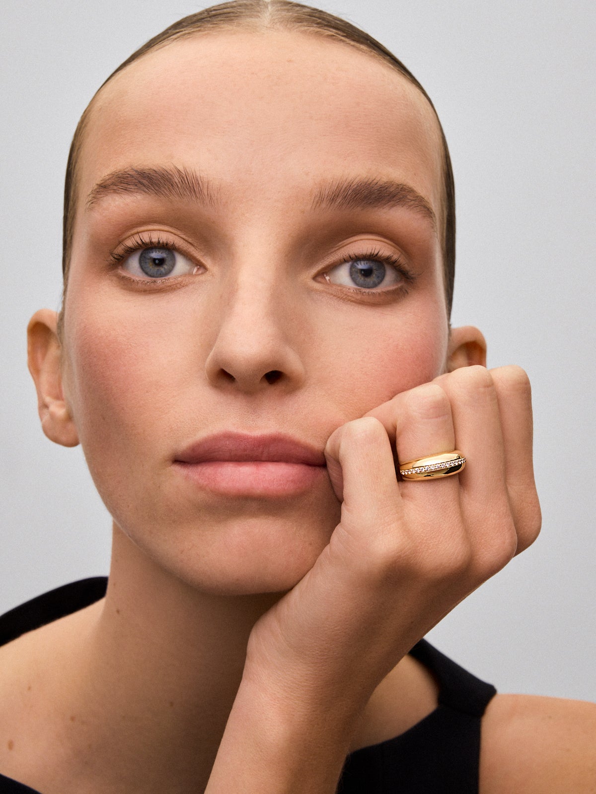 18K Yellow Gold Ring with Brilliant-Cut Diamonds