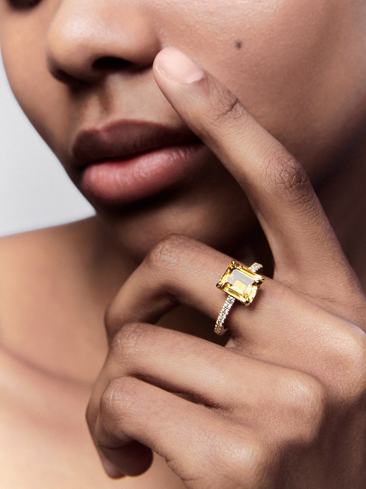 18K yellow gold ring with citrine and diamond