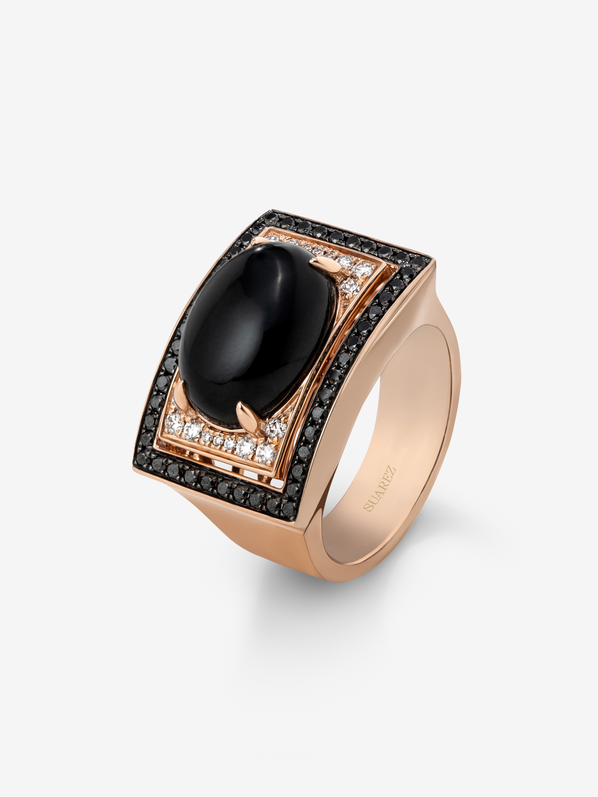 18K rose gold ring with 5.06 cts onyx, 18 brilliant-cut white diamonds with a total of 0.18 cts and 50 brilliant-cut black diamonds with a total of 0.42 cts