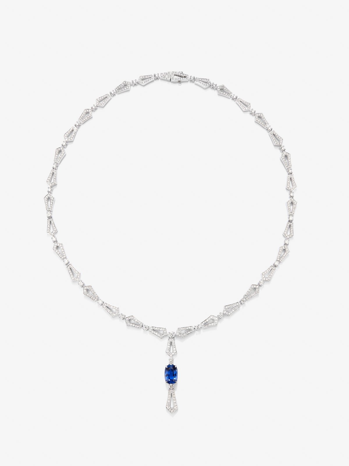 18K white gold necklace with cushion-cut blue sapphire of 3.17 cts and 513 brilliant-cut diamonds with a total of 4.13 cts