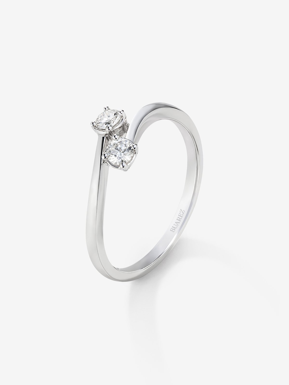 Anillo tú y yo de oro blanco de 18K con 2 diamantes en talla brillante con un total de 0,19 cts