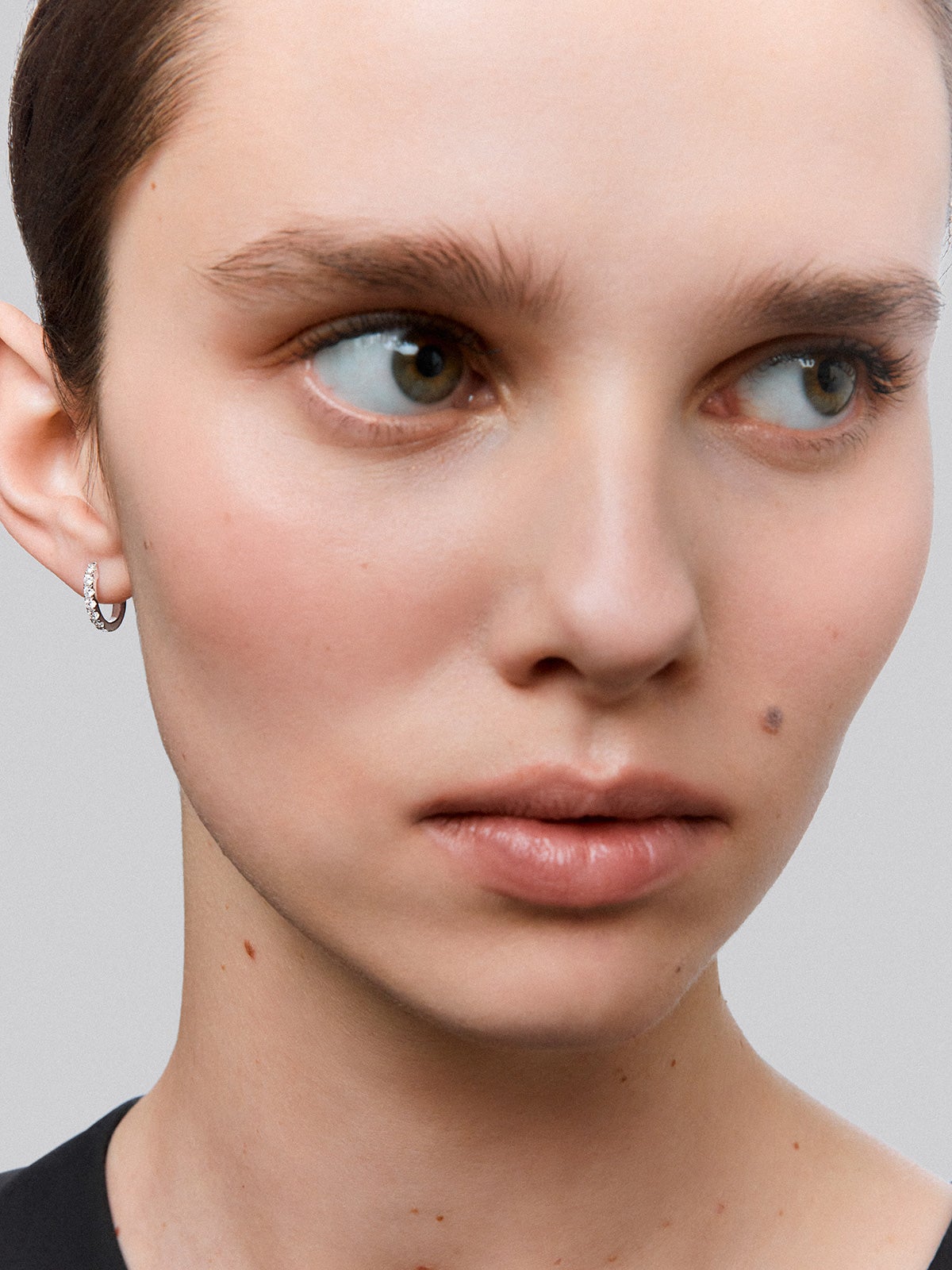 18K white gold hoop earrings with diamonds
