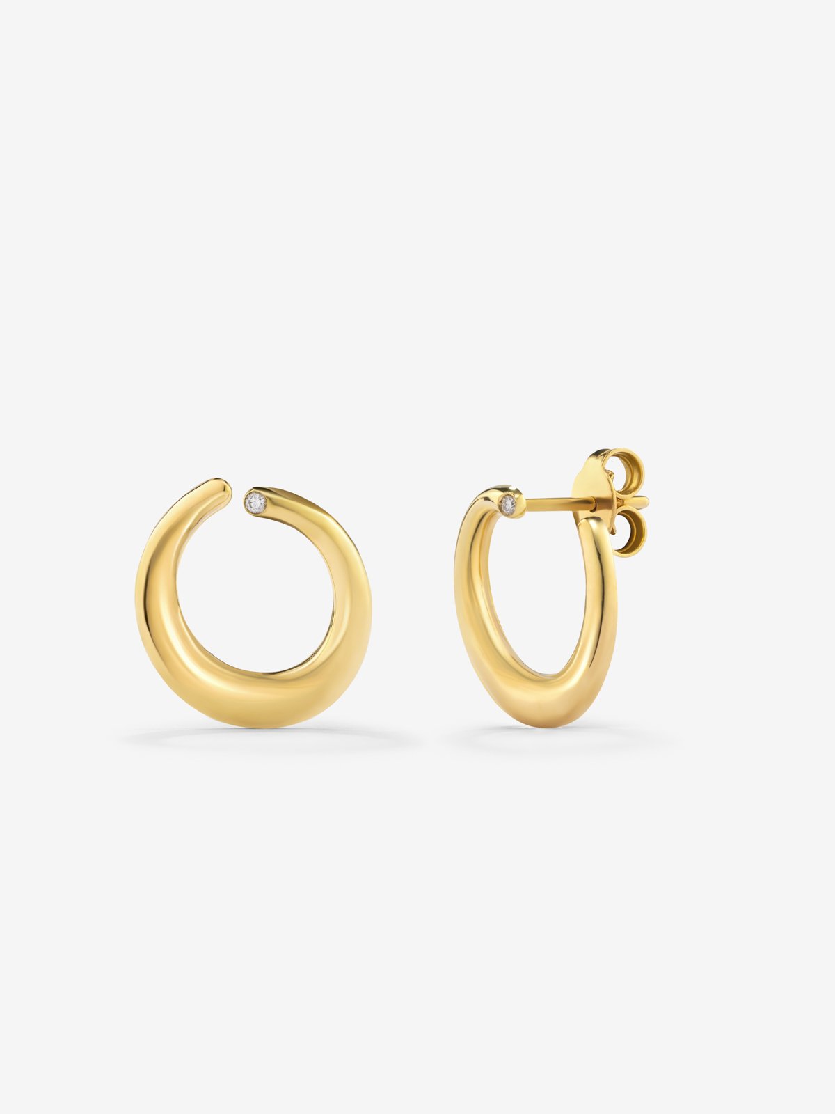 Small and 18k yellow gold smooth slopes with diamond