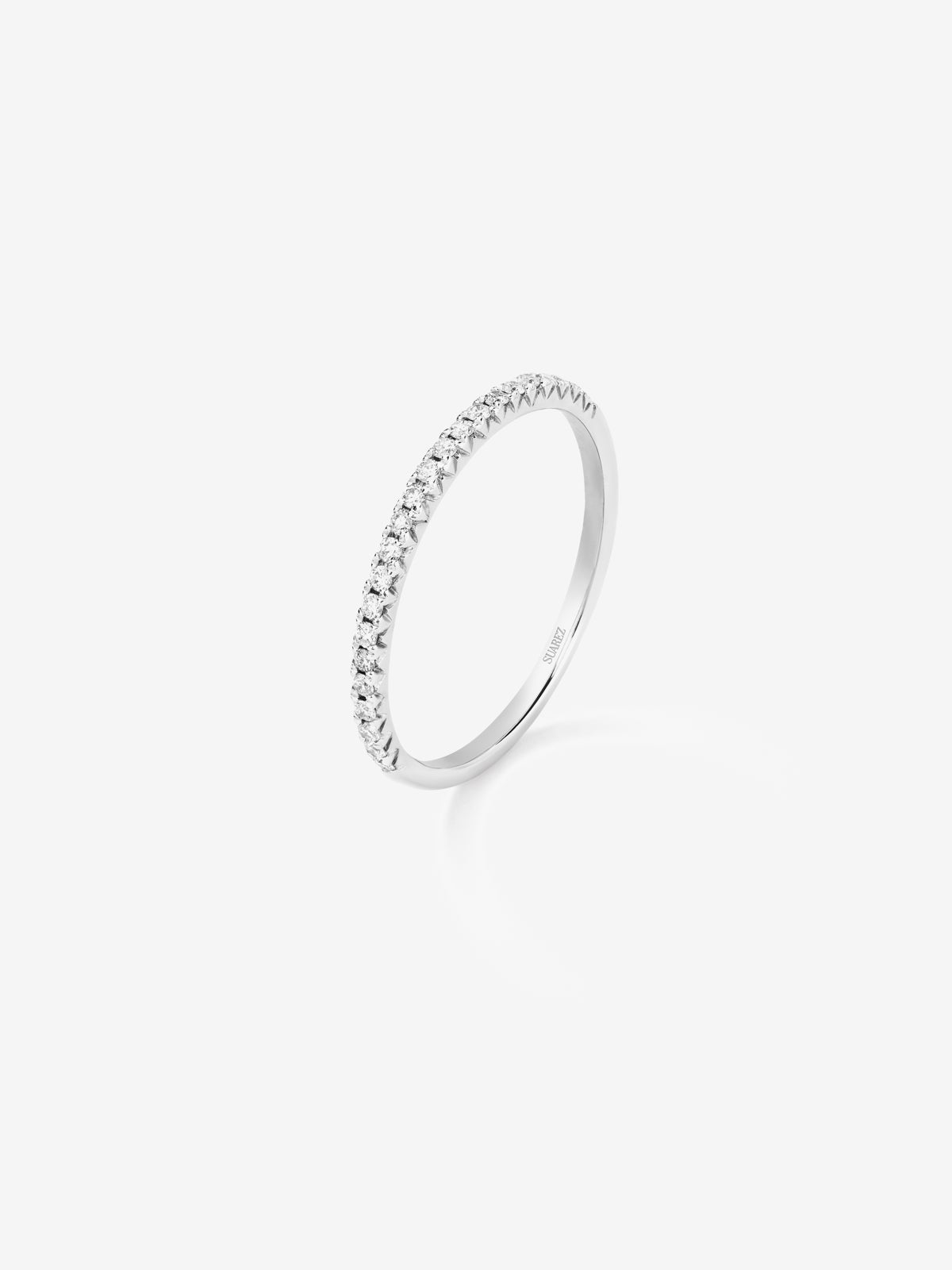 Half ring in 18K white gold with 23 brilliant-cut diamonds with a total of 0.15 cts