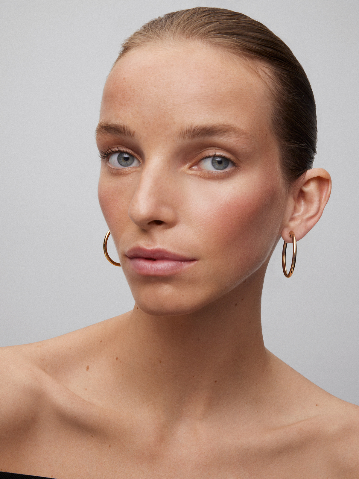 Large Smooth Hoop Earrings in 18K Yellow Gold