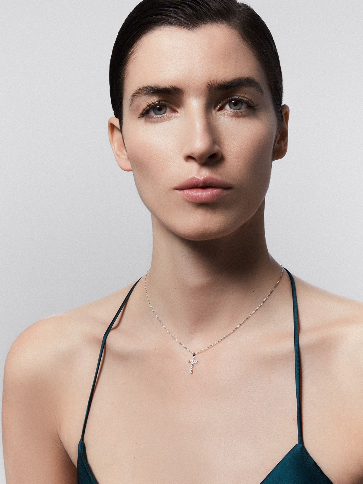 18K white gold cross pendant chain with diamonds