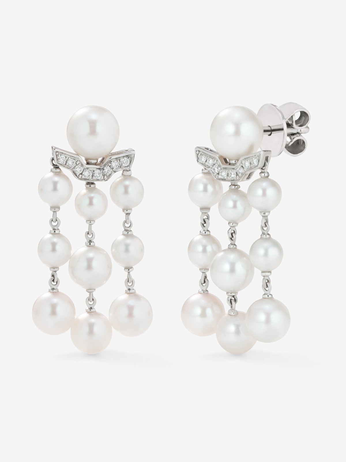 18K white gold earrings with 20 Akoya pearls and 16 brilliant-cut diamonds with a total of 0.08 cts