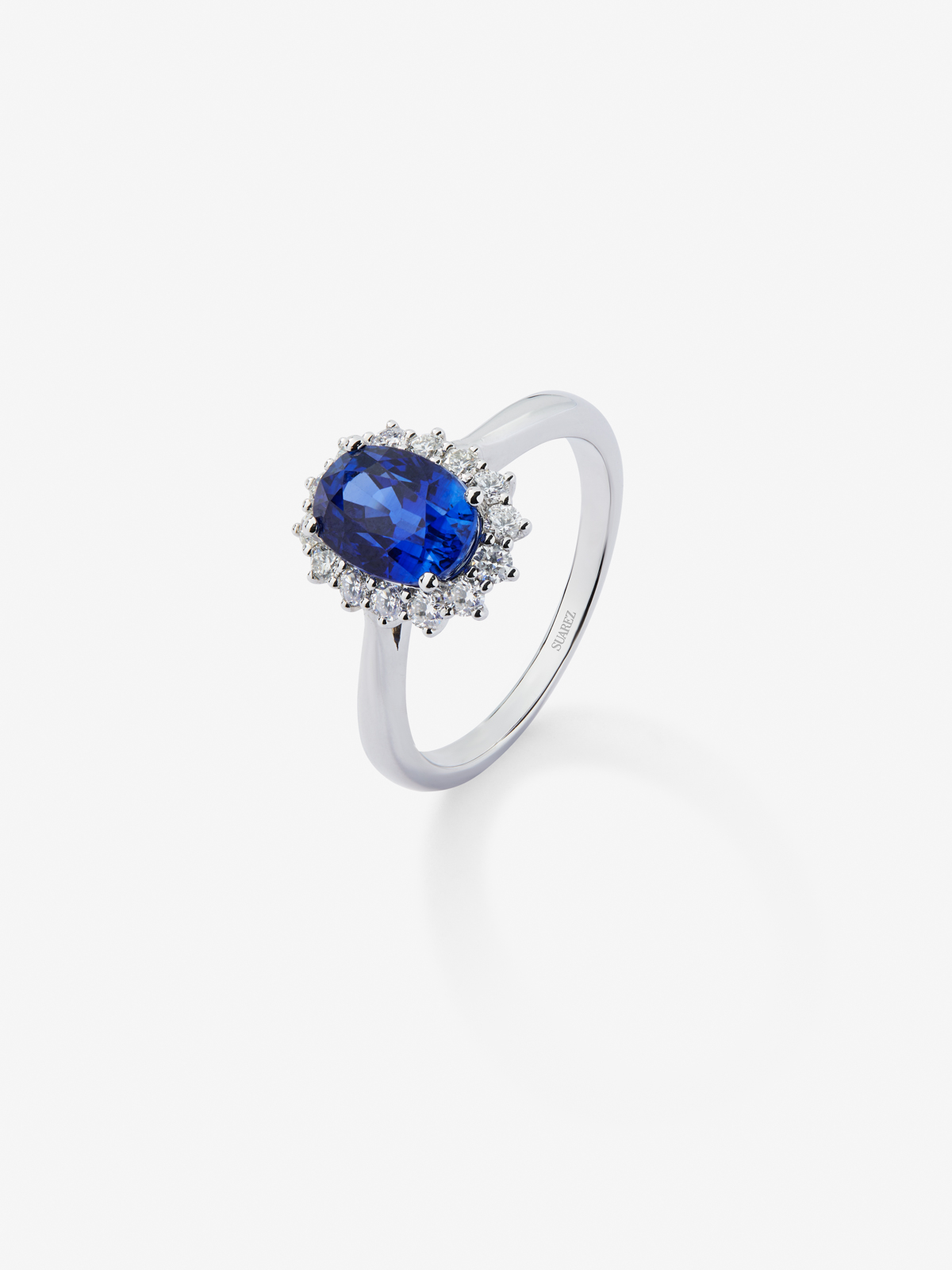 18K White Gold Ring with Royal Blue Zafiro in 2.38 cts oval size
