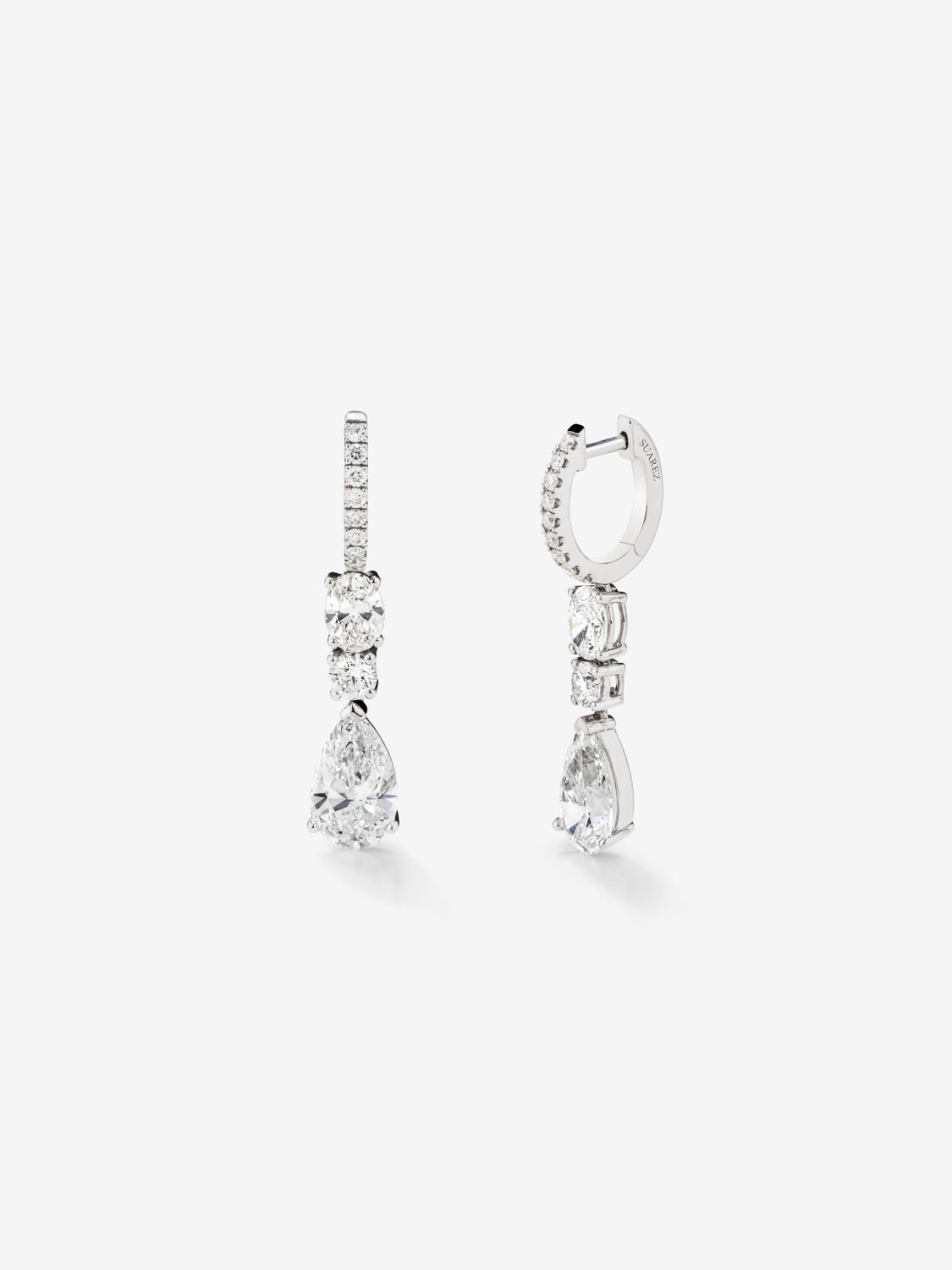 18K white gold earrings with 2 pear-cut diamonds with a total of 3.06 cts and 22 brilliant-cut diamonds with a total of 1.38 cts