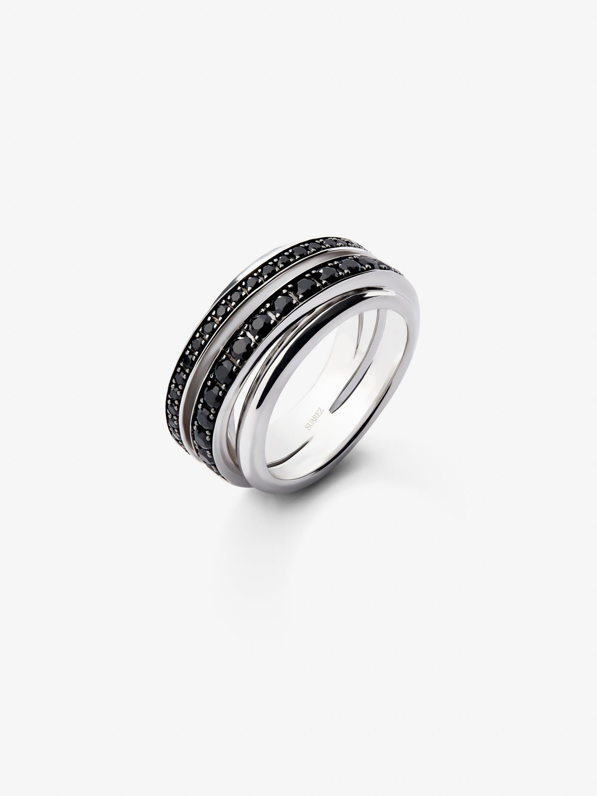 Anillo de plata con espinelas negras