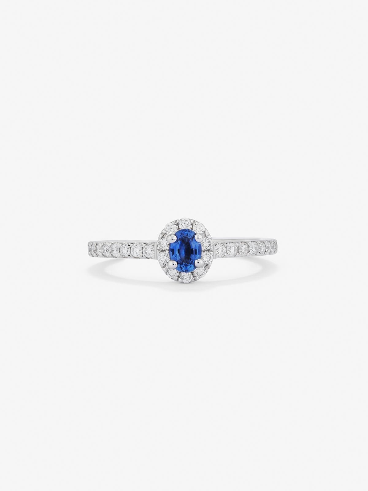 18K white gold ring with oval-cut blue sapphire of 0.36 cts and 30 brilliant-cut diamonds with a total of 0.3 cts