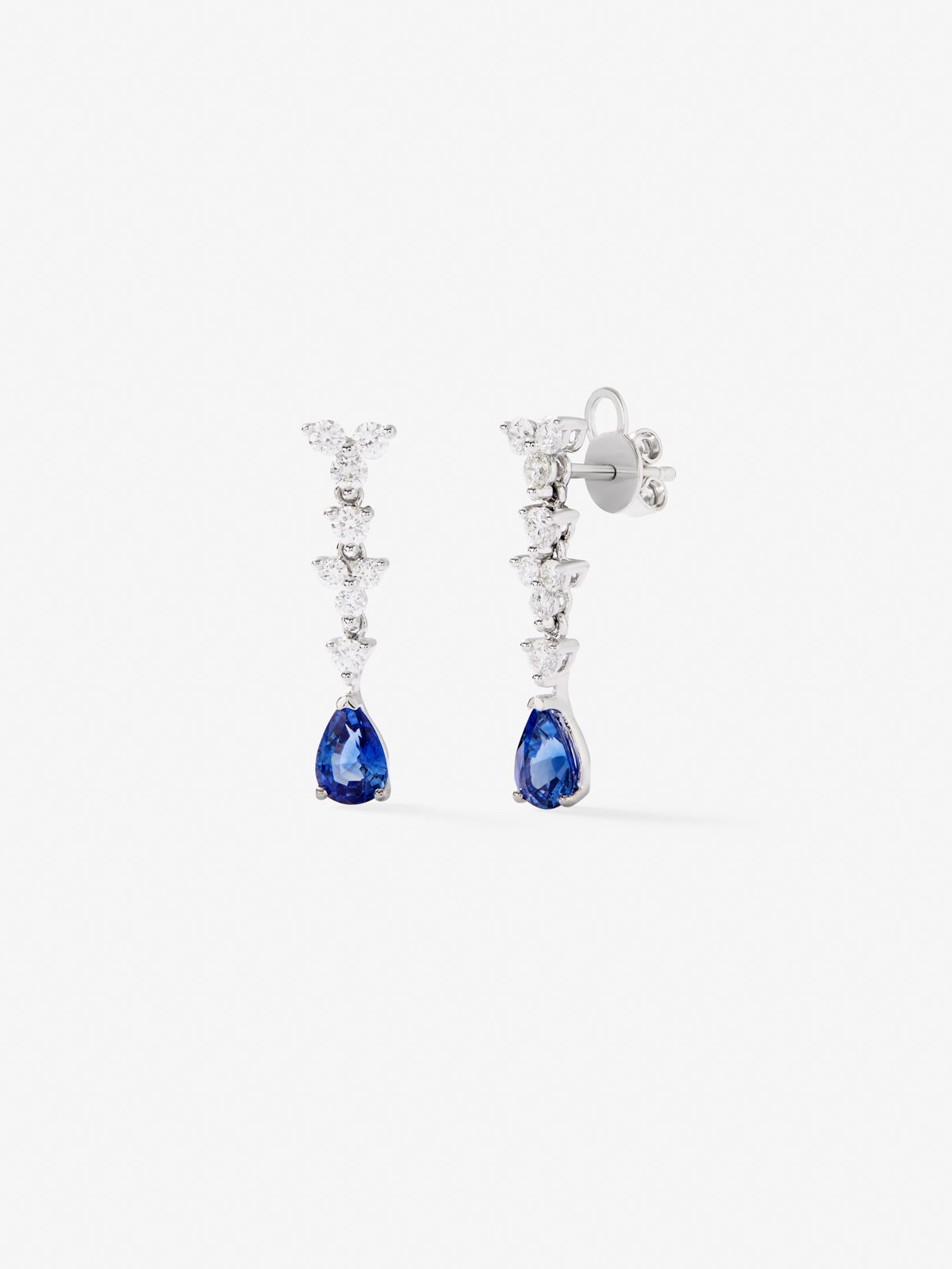 18K white gold earrings with blue sapps in 1.68 cts and white diamonds in bright size of 0.76 cts