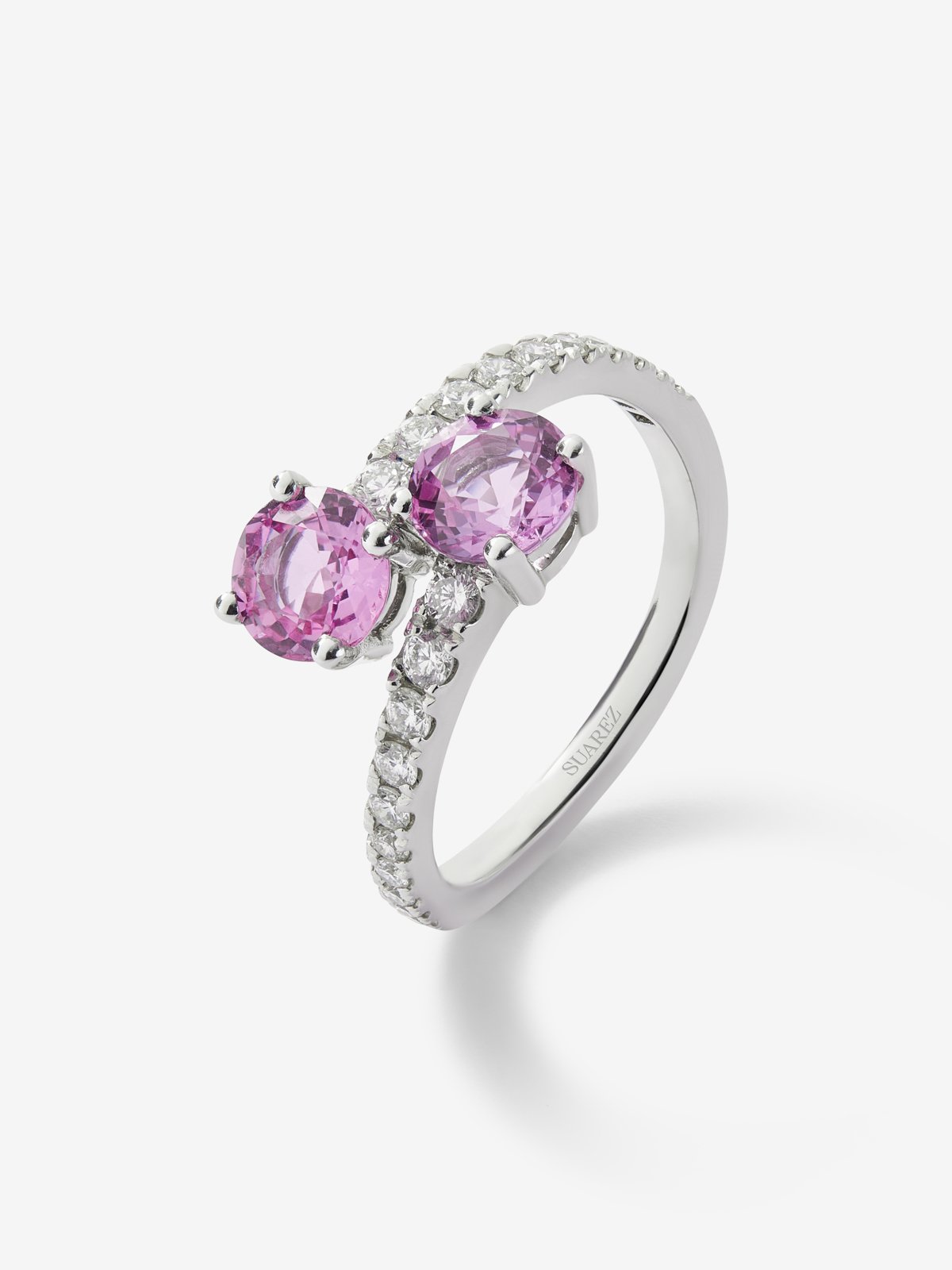 You and me ring in 18K white gold with 2 brilliant-cut pink sapphires of 1.78 cts and brilliant-cut diamonds with a total of 0.34 cts