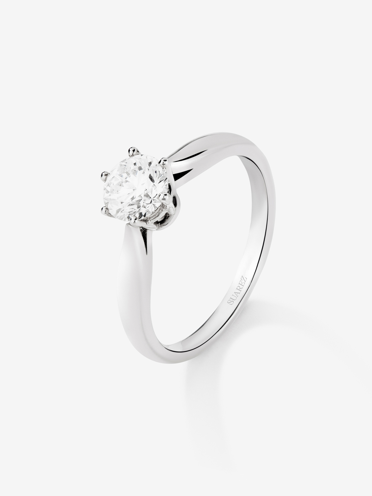 Anillo solitario de oro blanco de 18K con diamante en talla brillante de 0,4 cts