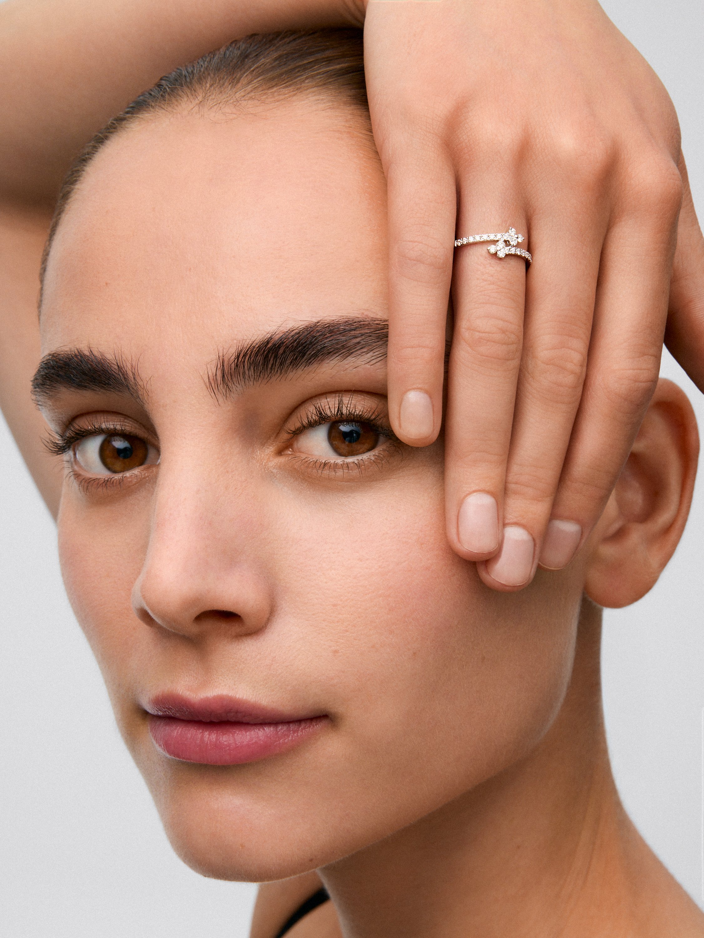 You and me ring in 18K white gold with 22 brilliant-cut diamonds with a total of 0.17 cts