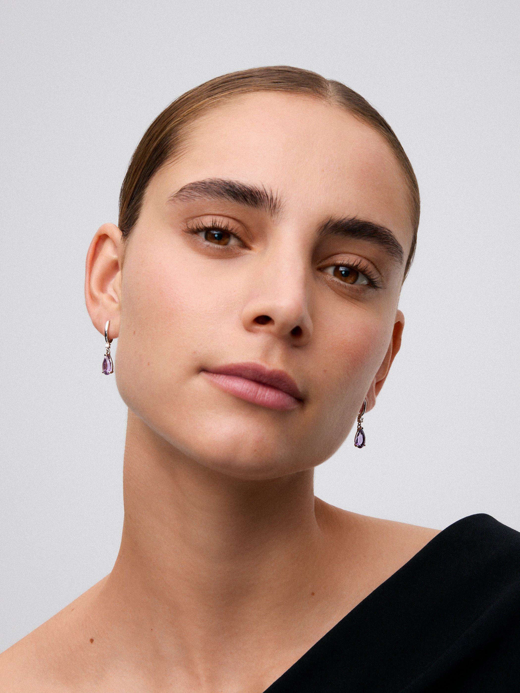 925 Silver hoop earrings with amethyst and hanging diamond.