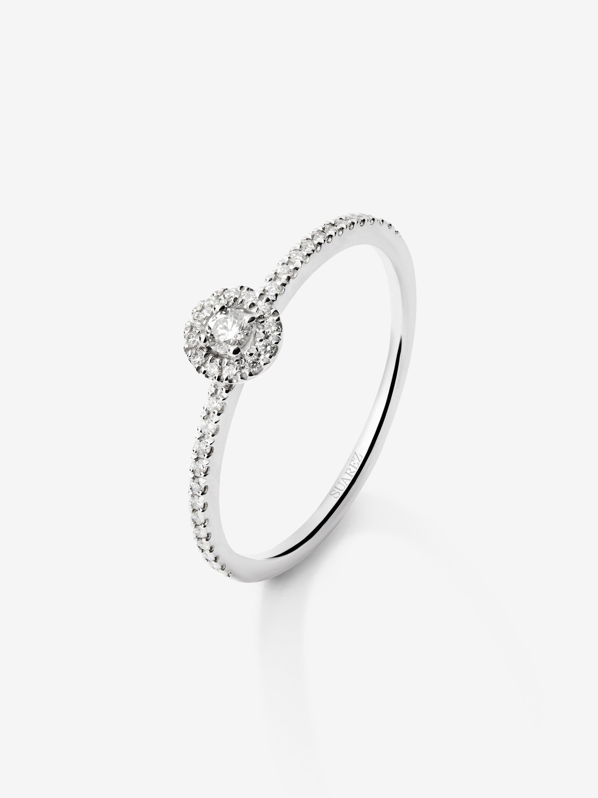 Anillo de oro blanco de 18K con 39 diamantes en talla brillante con un total de 0,16 cts