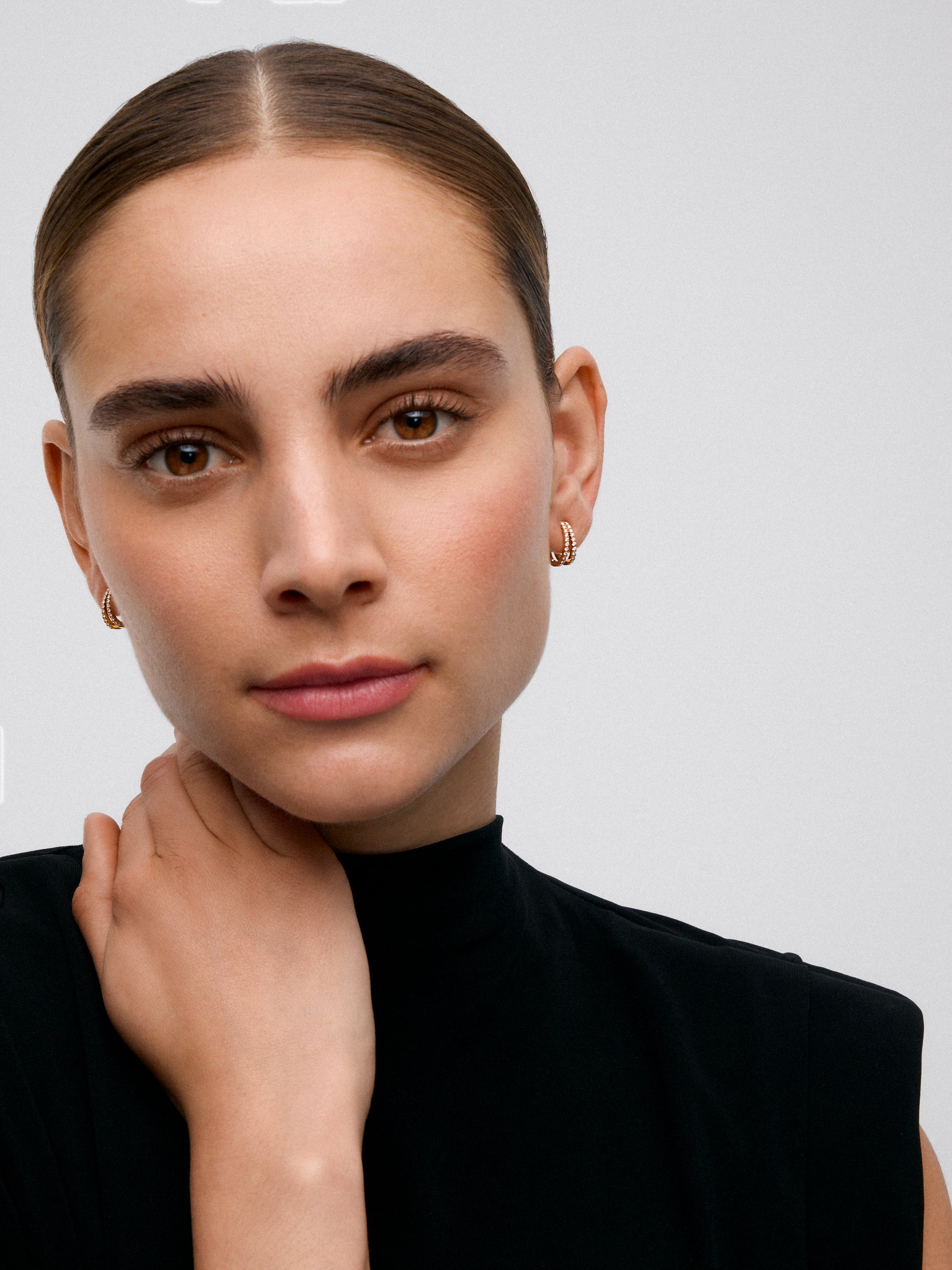 18K yellow gold double hoop earrings with 44 brilliant-cut diamonds