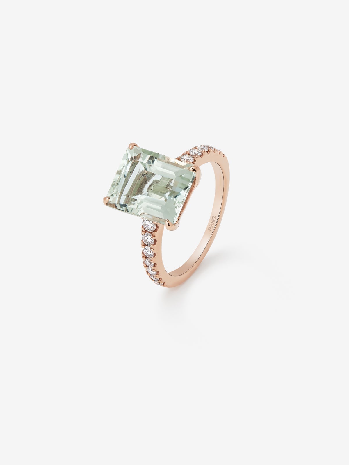 18K rose gold ring with green amethyst in emerald cut of 4.25 cts and 14 brilliant cut diamonds with a total of 0.32 cts