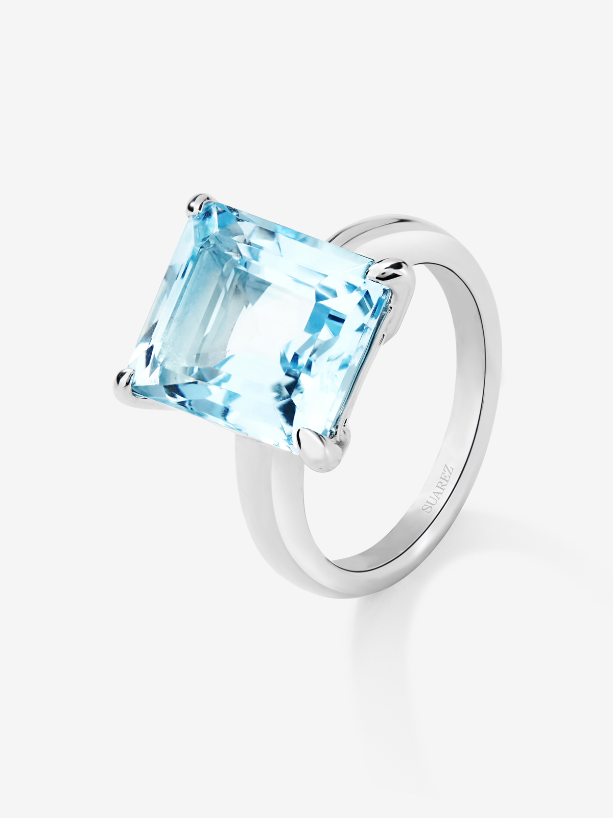 Anillo tipo cocktail de plata 925 con topacio azul sky en talla octogonal
